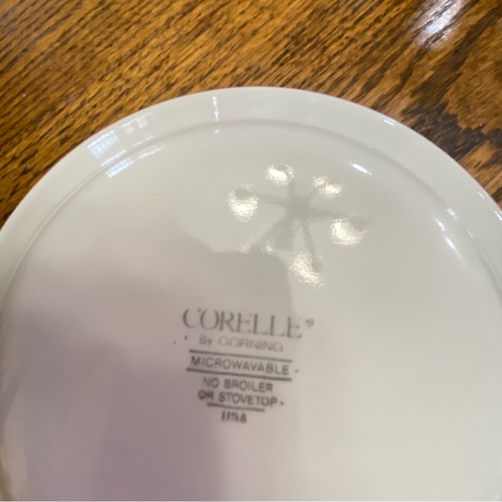 Set of three vintage Corelle hummingbird pattern saucers. - Picture 3 of 4